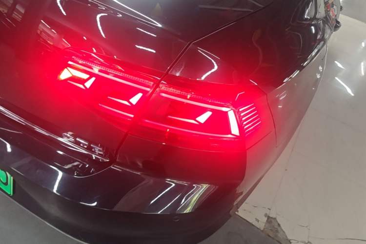 Used Volkswagen Magotan GTE Plug-in Hybrid 2022 GTE Luxury Model Right Rear Taillight