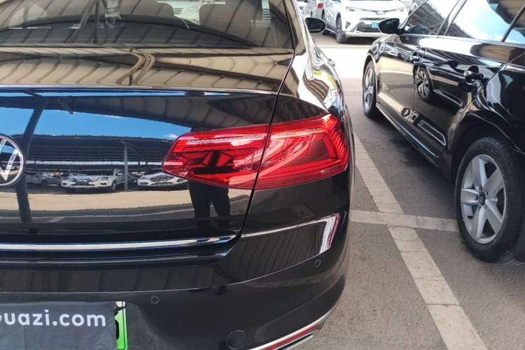 Used Volkswagen Magotan GTE Plug-in Hybrid 2022 GTE Luxury Model Right Rear Taillight