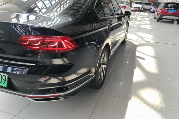 Used Volkswagen Magotan GTE Plug-in Hybrid 2022 GTE Luxury Model Right Rear Taillight