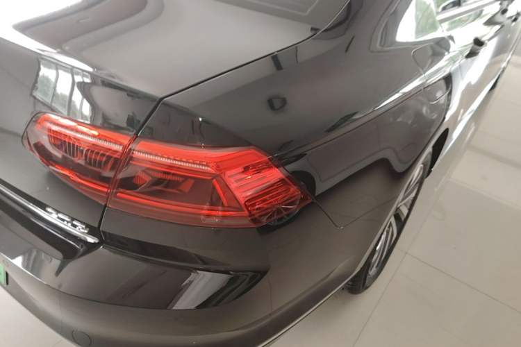 Used Volkswagen Magotan GTE Plug-in Hybrid 2022 GTE Luxury Model Right Rear Taillight