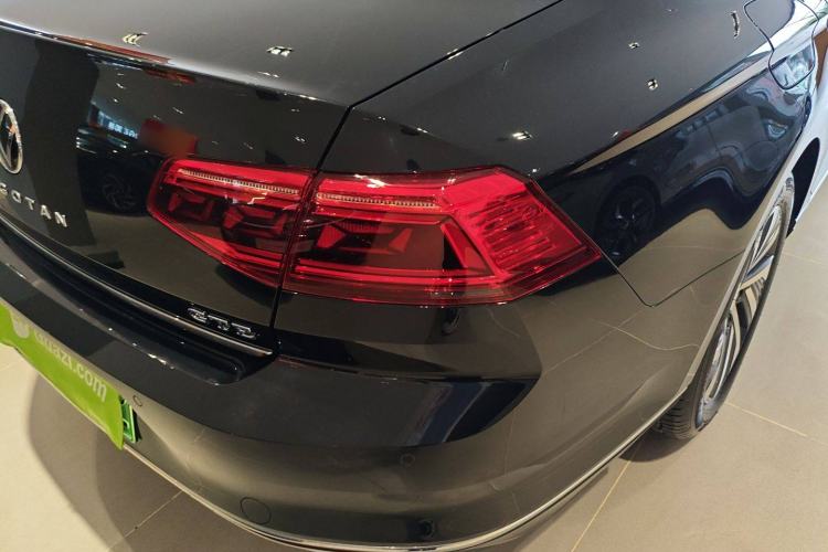 Used Volkswagen Magotan GTE Plug-in Hybrid 2022 GTE Luxury Model Right Rear Taillight