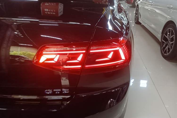 Used Volkswagen Magotan GTE Plug-in Hybrid 2022 GTE Luxury Model Right Rear Taillight