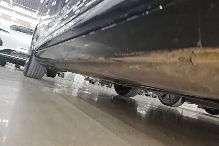 Used Volkswagen Magotan GTE Plug-in Hybrid 2022 GTE Prestige Model Right Side Sill