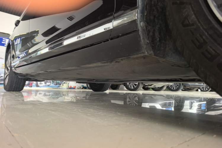 Used Volkswagen Magotan GTE Plug-in Hybrid 2022 GTE Luxury Model Right Side Sill