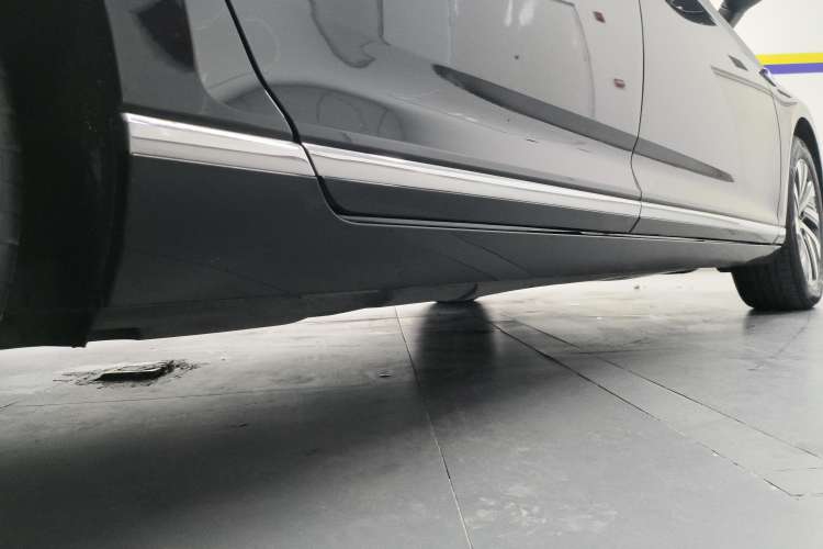 Used Volkswagen Magotan GTE Plug-in Hybrid 2022 GTE Luxury Model Right Side Sill