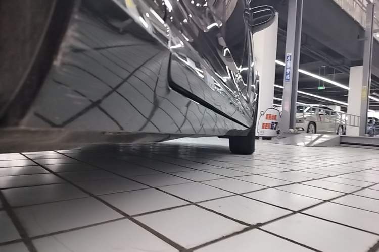 Used Volkswagen Magotan GTE Plug-in Hybrid 2022 GTE Luxury Model Right Side Sill