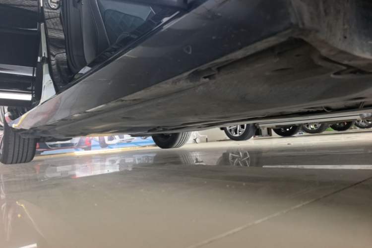 Used Volkswagen Magotan GTE Plug-in Hybrid 2022 GTE Luxury Model Right Side Sill