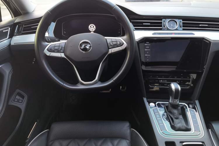 Used Volkswagen Magotan GTE Plug-in Hybrid 2022 GTE Luxury Model Steering Wheel
