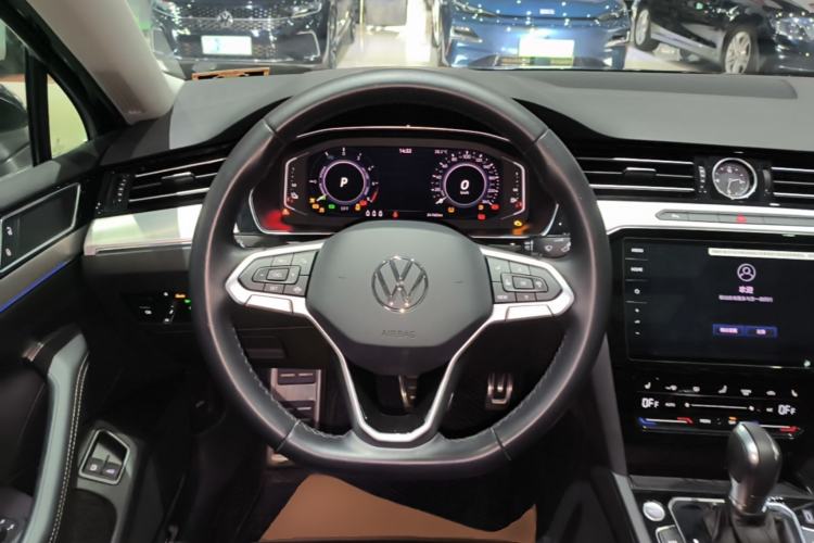 Used Volkswagen Magotan GTE Plug-in Hybrid 2022 GTE Luxury Model Steering Wheel