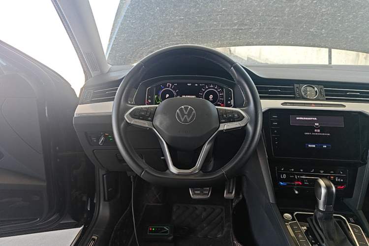 Used Volkswagen Magotan GTE Plug-in Hybrid 2022 GTE Luxury Model Steering Wheel