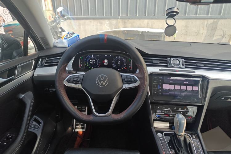 Used Volkswagen Magotan GTE Plug-in Hybrid 2022 GTE Luxury Model Steering Wheel