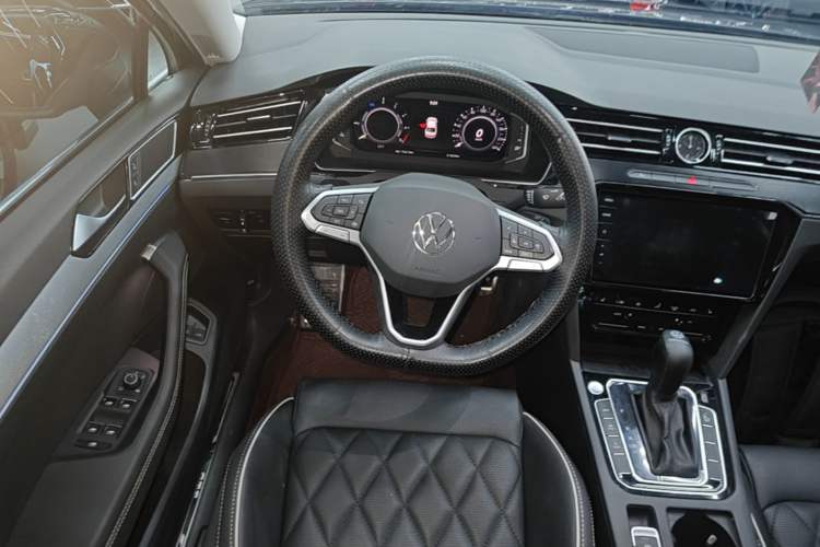Used Volkswagen Magotan GTE Plug-in Hybrid 2022 GTE Luxury Model Steering Wheel