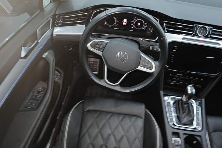 Used Volkswagen Magotan GTE Plug-in Hybrid 2022 GTE Luxury Model Steering Wheel