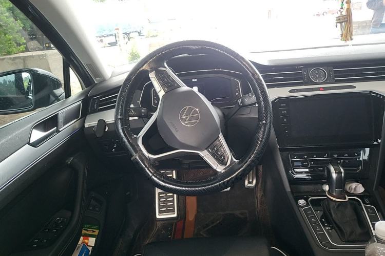 Used Volkswagen Magotan GTE Plug-in Hybrid 2022 GTE Luxury Model Steering Wheel