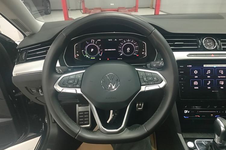 Used Volkswagen Magotan GTE Plug-in Hybrid 2022 GTE Luxury Model Steering Wheel