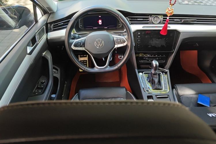 Used Volkswagen Magotan GTE Plug-in Hybrid 2022 GTE Luxury Model Steering Wheel