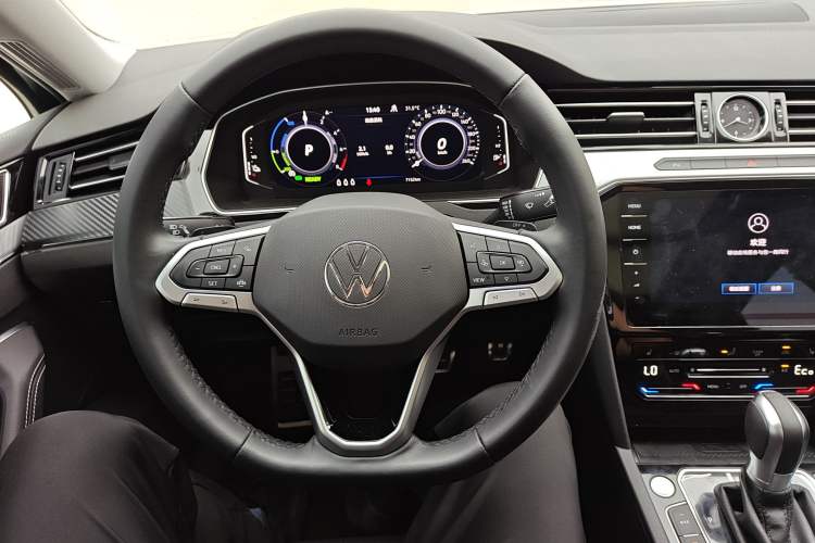 Used Volkswagen Magotan GTE Plug-in Hybrid 2022 GTE Luxury Model Steering Wheel