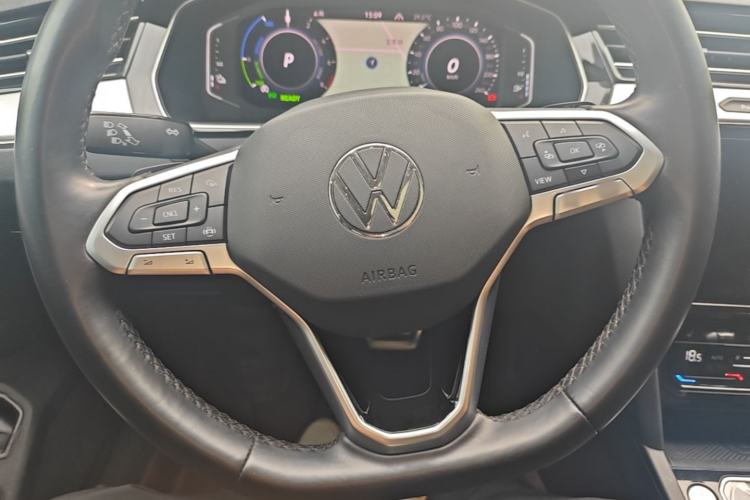 Used Volkswagen Magotan GTE Plug-in Hybrid 2022 GTE Luxury Model Steering Wheel