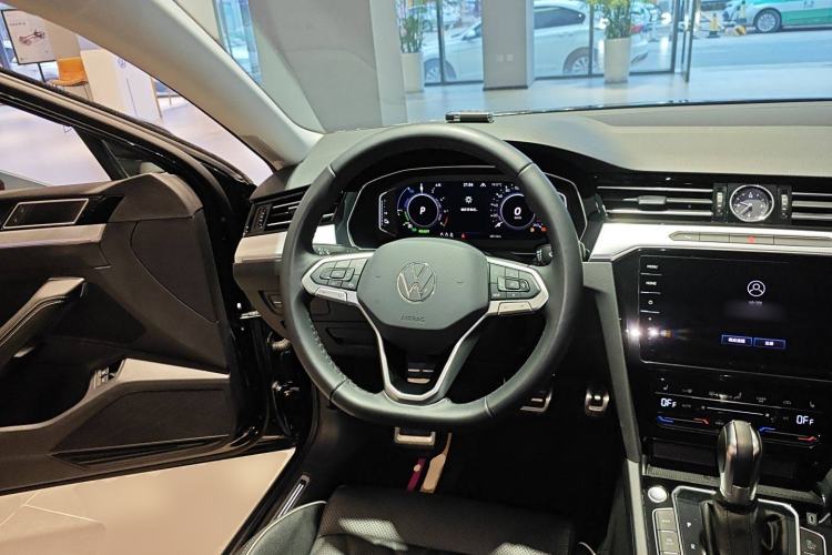 Used Volkswagen Magotan GTE Plug-in Hybrid 2022 GTE Luxury Model Steering Wheel