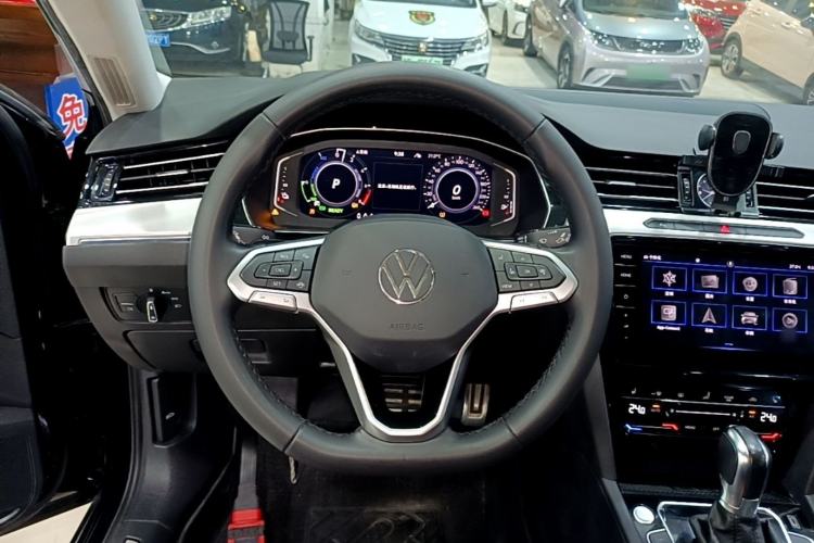 Used Volkswagen Magotan GTE Plug-in Hybrid 2022 GTE Luxury Model Steering Wheel