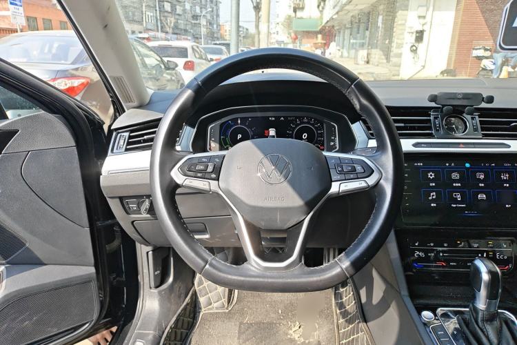 Used Volkswagen Magotan GTE Plug-in Hybrid 2022 GTE Luxury Model Steering Wheel
