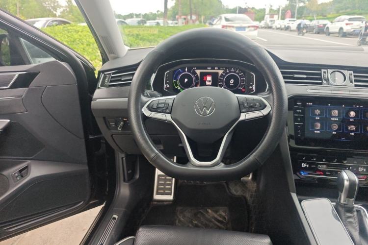 Used Volkswagen Magotan GTE Plug-in Hybrid 2022 GTE Luxury Model Steering Wheel