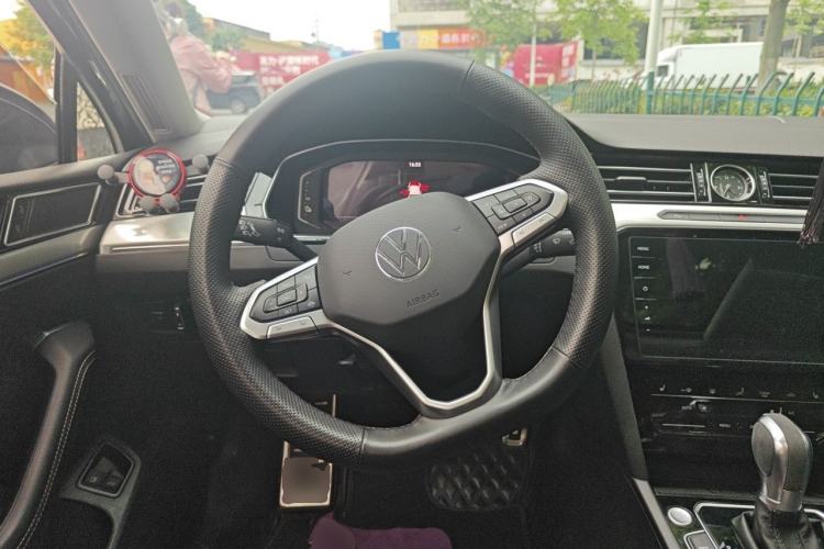 Used Volkswagen Magotan GTE Plug-in Hybrid 2022 GTE Luxury Model Steering Wheel