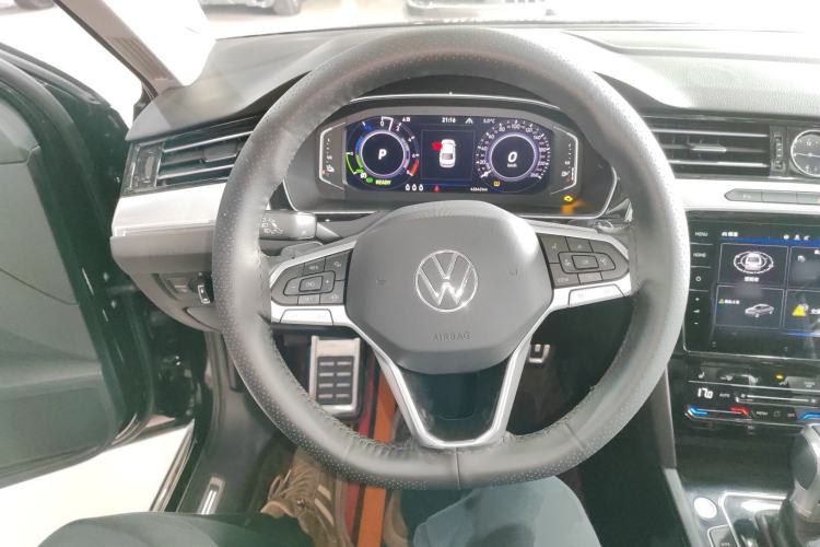 Used Volkswagen Magotan GTE Plug-in Hybrid 2022 GTE Luxury Model Steering Wheel