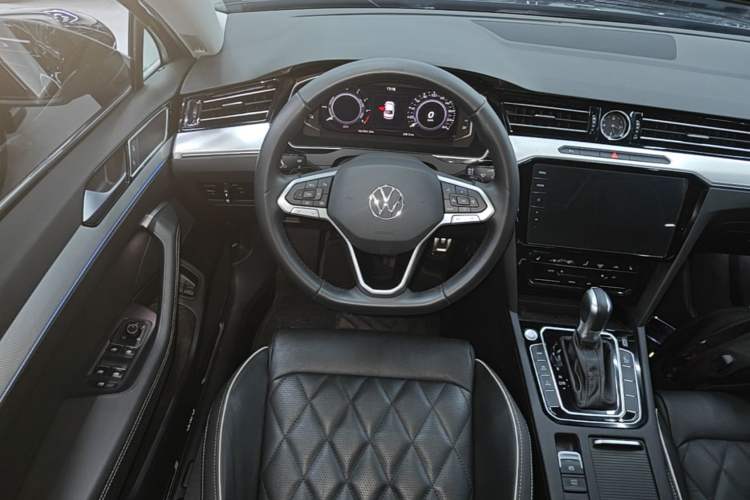 Used Volkswagen Magotan GTE Plug-in Hybrid 2022 GTE Luxury Model Steering Wheel