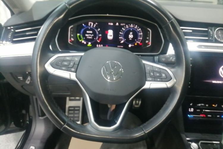 Used Volkswagen Magotan GTE Plug-in Hybrid 2022 GTE Luxury Model Steering Wheel