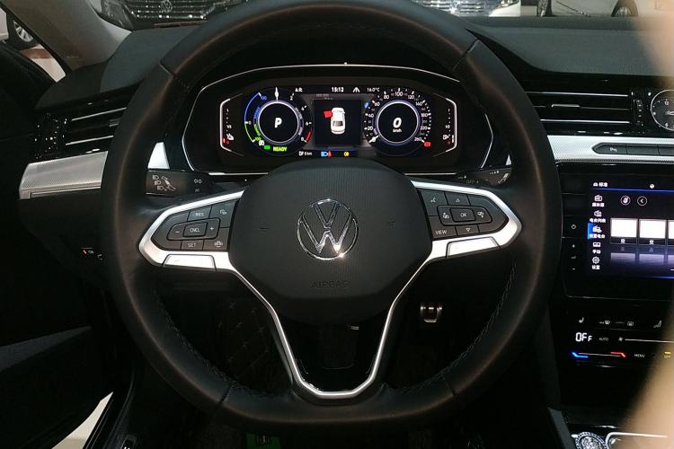 Used Volkswagen Magotan GTE Plug-in Hybrid 2022 GTE Luxury Model Steering Wheel