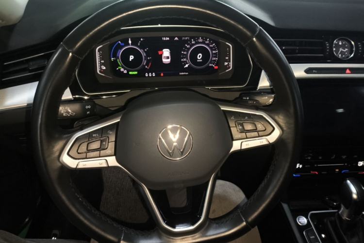 Used Volkswagen Magotan GTE Plug-in Hybrid 2022 GTE Luxury Model Steering Wheel