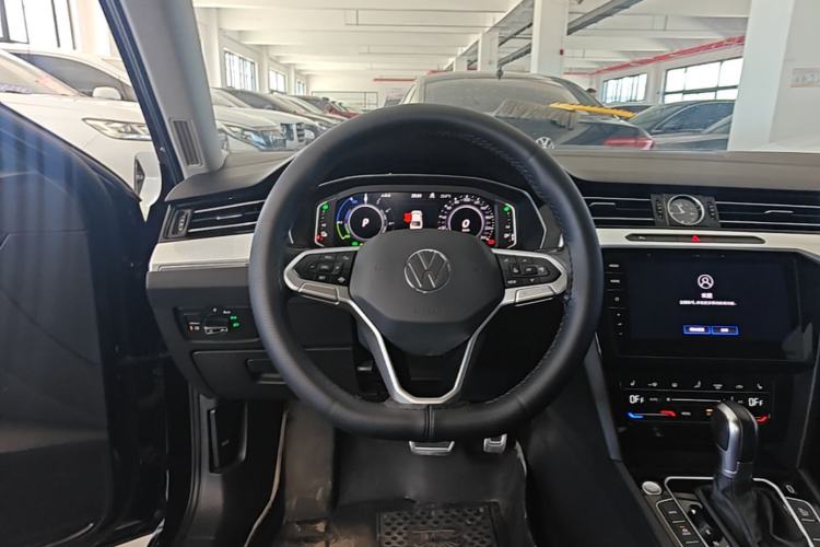 Used Volkswagen Magotan GTE Plug-in Hybrid 2022 GTE Luxury Model Steering Wheel