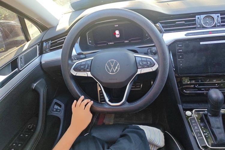 Used Volkswagen Magotan GTE Plug-in Hybrid 2022 GTE Luxury Model Steering Wheel