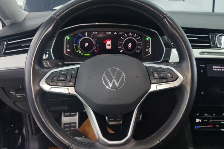 Used Volkswagen Magotan GTE Plug-in Hybrid 2022 GTE Luxury Model Steering Wheel