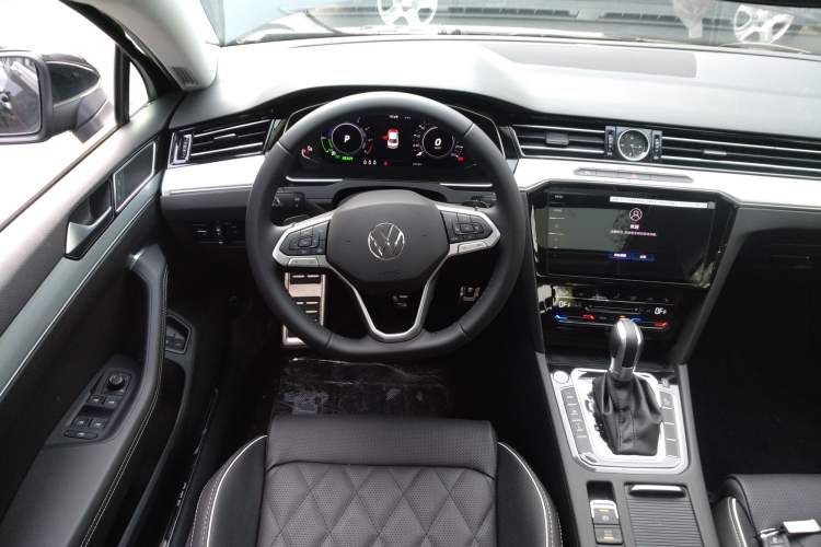 Used Volkswagen Magotan GTE Plug-in Hybrid 2022 GTE Luxury Model Steering Wheel