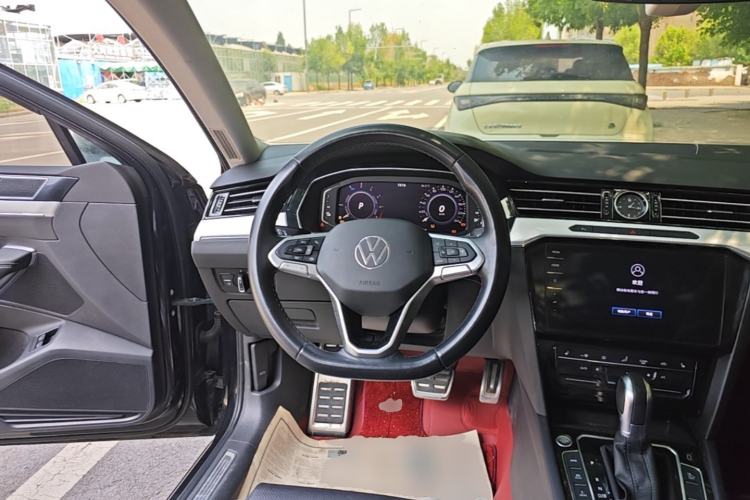 Used Volkswagen Magotan GTE Plug-in Hybrid 2022 GTE Luxury Model Steering Wheel