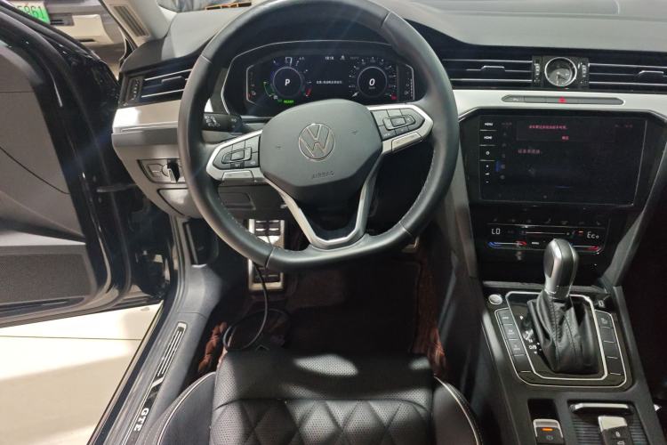 Used Volkswagen Magotan GTE Plug-in Hybrid 2022 GTE Luxury Model Steering Wheel