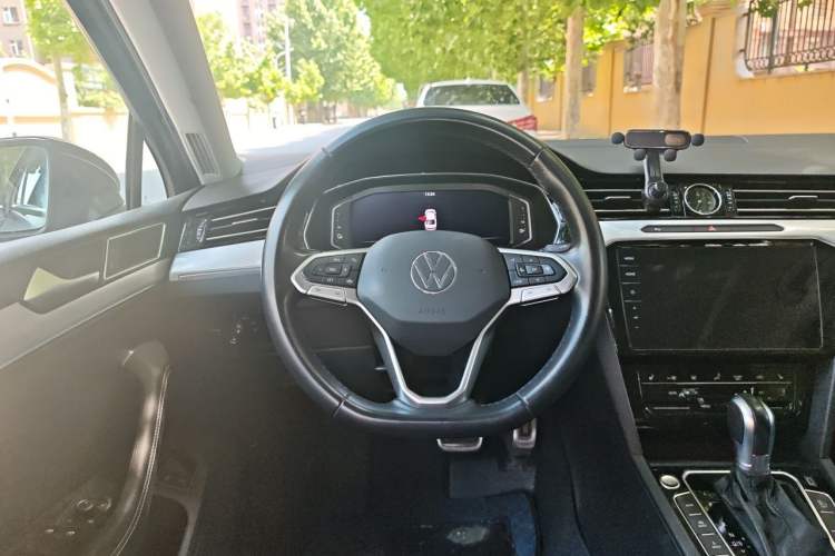 Used Volkswagen Magotan GTE Plug-in Hybrid 2022 GTE Luxury Model Steering Wheel