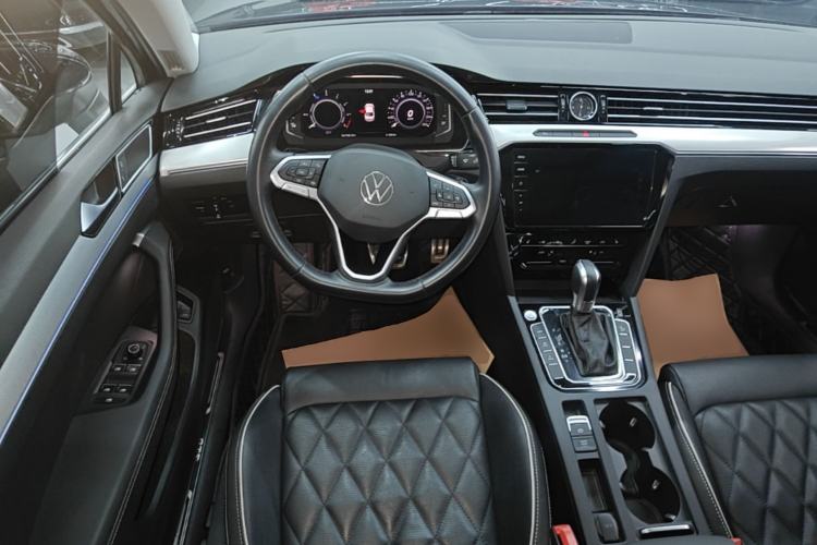 Used Volkswagen Magotan GTE Plug-in Hybrid 2022 GTE Luxury Model Steering Wheel