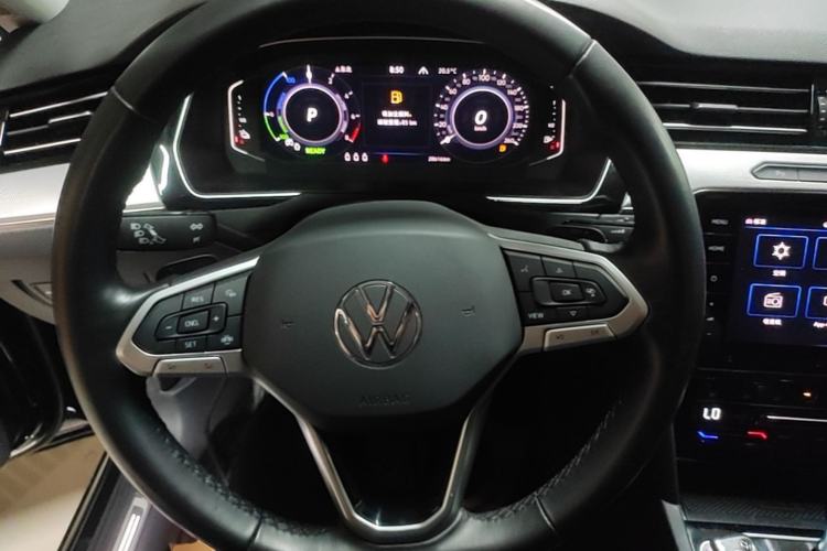Used Volkswagen Magotan GTE Plug-in Hybrid 2022 GTE Luxury Model Steering Wheel