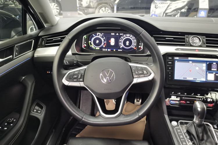 Used Volkswagen Magotan GTE Plug-in Hybrid 2022 GTE Luxury Model Steering Wheel