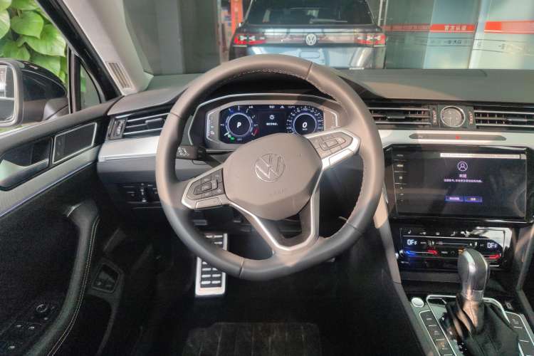 Used Volkswagen Magotan GTE Plug-in Hybrid 2022 GTE Luxury Model Steering Wheel