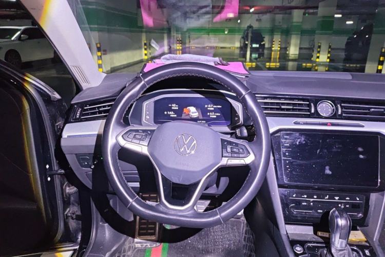 Used Volkswagen Magotan GTE Plug-in Hybrid 2022 GTE Luxury Model Steering Wheel