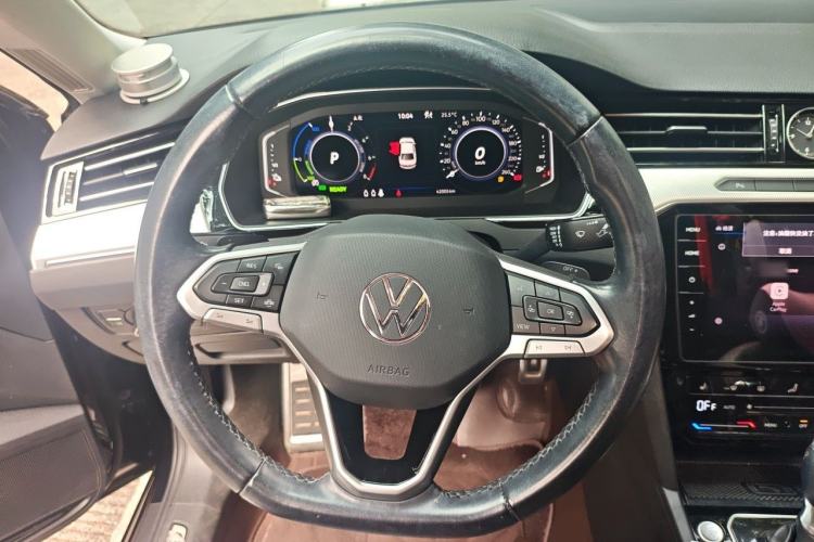 Used Volkswagen Magotan GTE Plug-in Hybrid 2022 GTE Luxury Model Steering Wheel