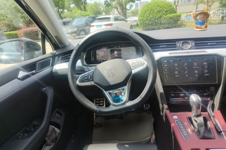 Used Volkswagen Magotan GTE Plug-in Hybrid 2022 GTE Luxury Model Steering Wheel