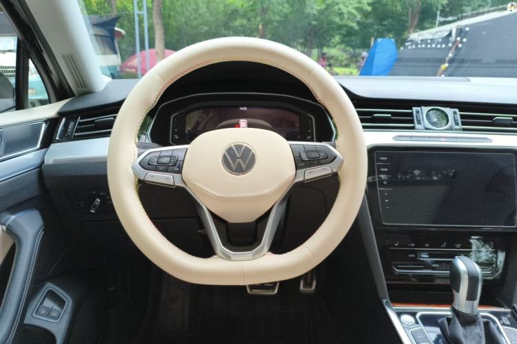 Used Volkswagen Magotan GTE Plug-in Hybrid 2022 GTE Luxury Model Steering Wheel