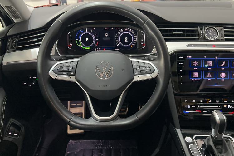 Used Volkswagen Magotan GTE Plug-in Hybrid 2022 GTE Luxury Model Steering Wheel