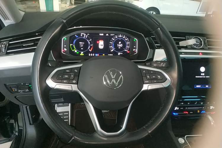 Used Volkswagen Magotan GTE Plug-in Hybrid 2022 GTE Luxury Model Steering Wheel