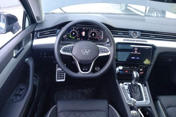 Used Volkswagen Magotan GTE Plug-in Hybrid 2022 GTE Luxury Model Steering Wheel